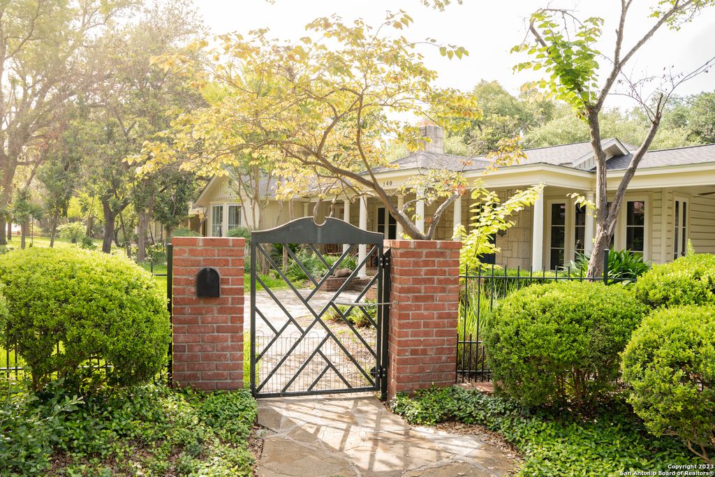 Photo of 140 W Fair Oaks Pl, Alamo Heights, TX 78209 (MLS # 1955446)