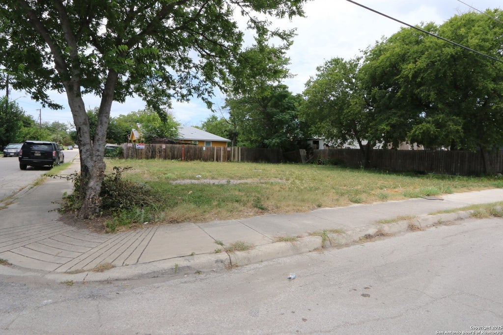 Photo of 1211 S Hamilton, San Antonio, TX 78207 (MLS # 1880801)