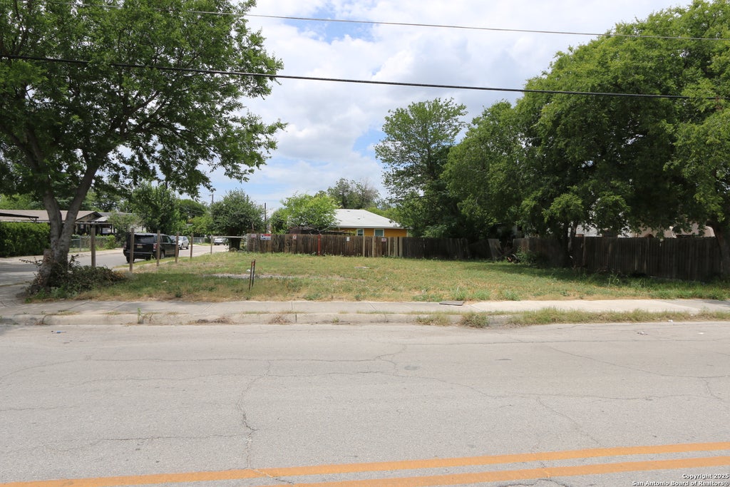 Photo of 1211 S Hamilton, San Antonio, TX 78207 (MLS # 1880801)