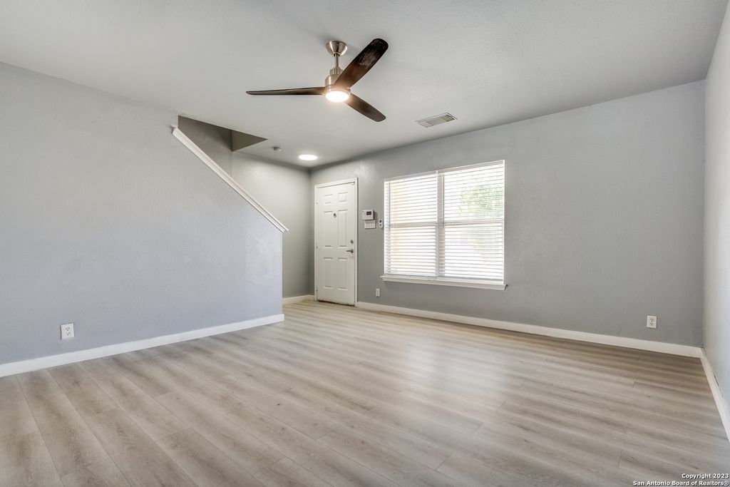 Photo of 22 MCLENNAN OAK, San Antonio, TX 78240 (MLS # 1955997)
