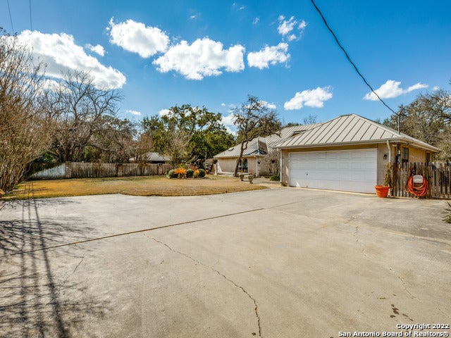 98 Longbow Rd