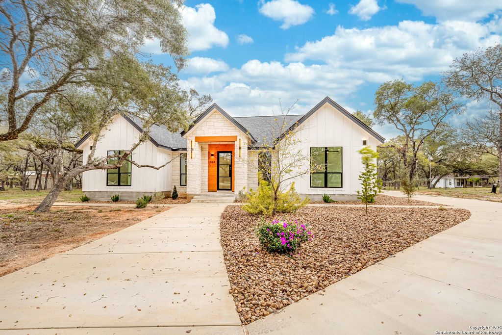 Photo of 864 Paddy Rd, Floresville, TX 78114 (MLS # 1926707)