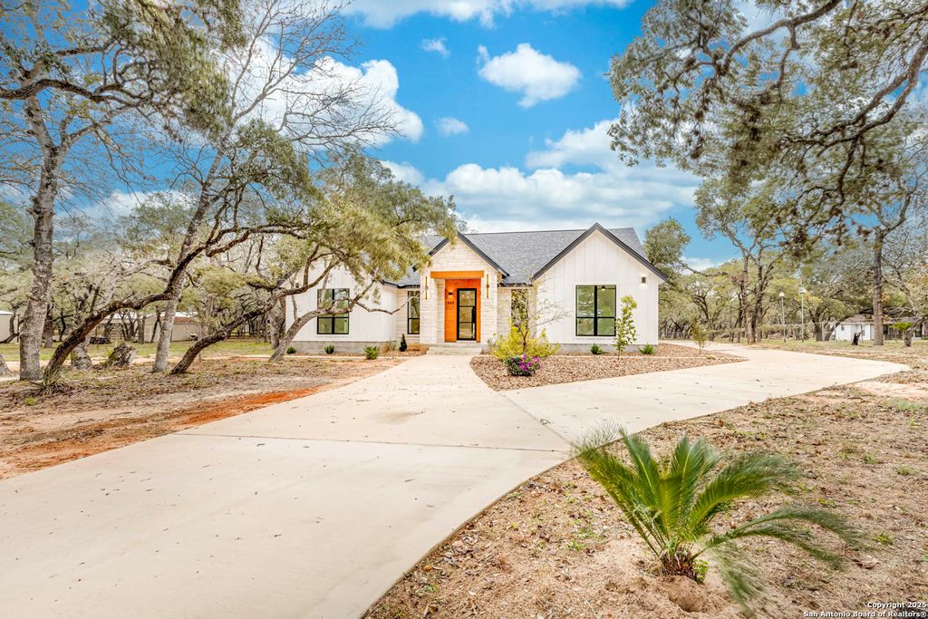 Photo of 864 Paddy Rd, Floresville, TX 78114 (MLS # 1926707)