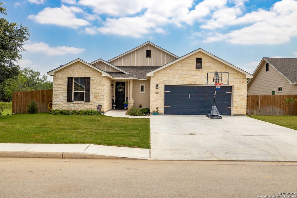 Photo of 218 Iron Gate, Pleasanton, TX 78064 (MLS # 1862330)