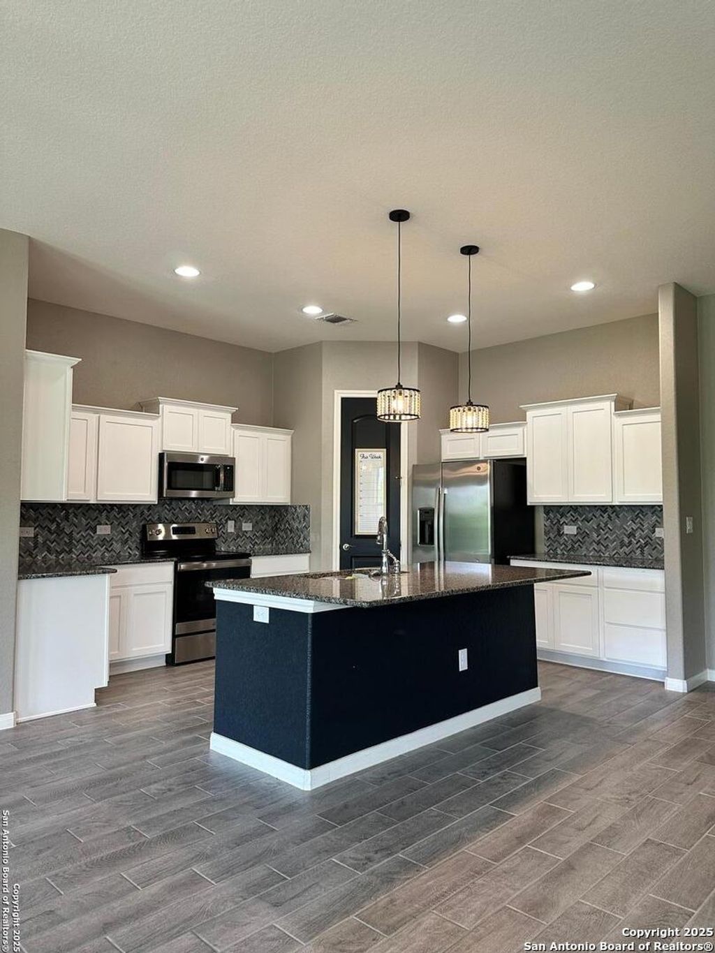 Photo of 218 Iron Gate, Pleasanton, TX 78064 (MLS # 1862330)