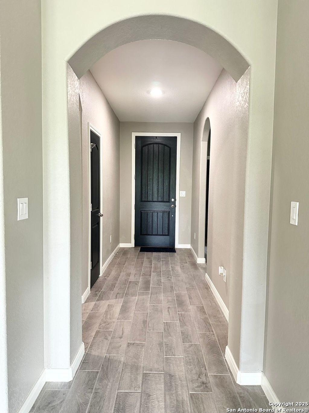 Photo of 218 Iron Gate, Pleasanton, TX 78064 (MLS # 1862330)