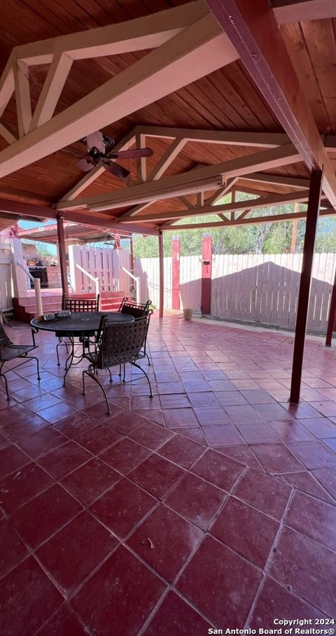 A home in Carrizo Springs