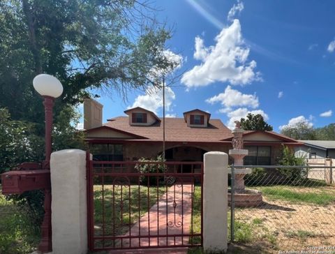 A home in Carrizo Springs