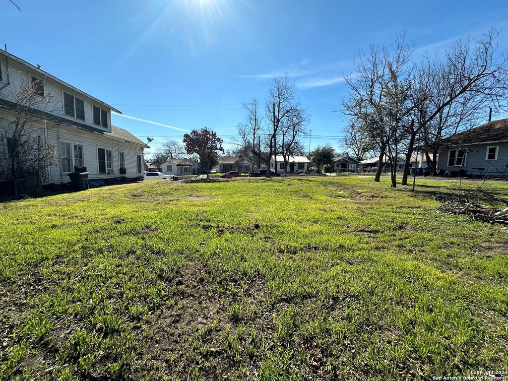 Photo of 419 CASS AVE, San Antonio, TX 78204 (MLS # 1747782)