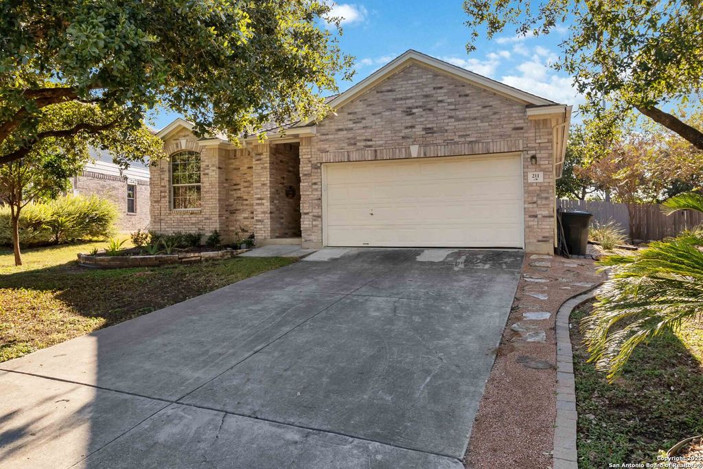 Photo of 211 Blair Pl, New Braunfels, TX 78130 (MLS # 1927240)