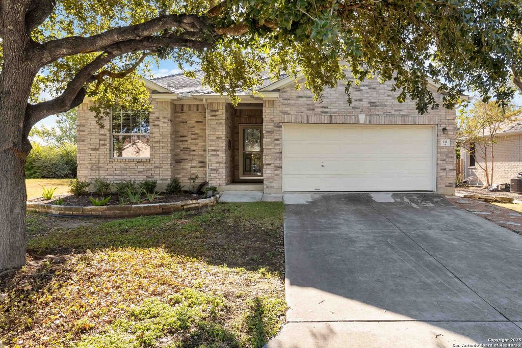 Photo of 211 Blair Pl, New Braunfels, TX 78130 (MLS # 1927240)