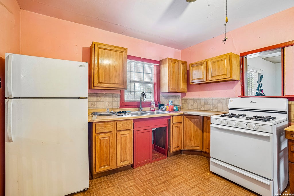 Photo of 1402 Hermine, San Antonio, TX 78201 (MLS # 2017399)