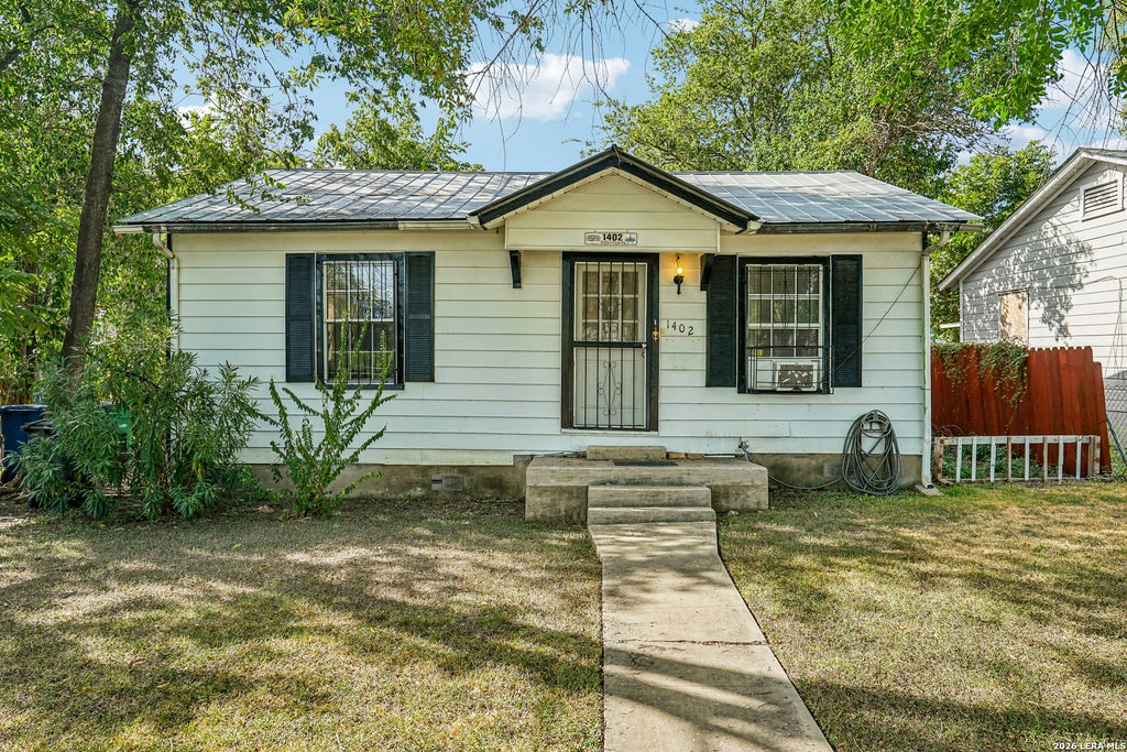 Photo of 1402 Hermine, San Antonio, TX 78201 (MLS # 2017399)