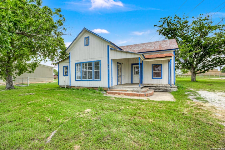 Photo 1 of 21 — 517 Center St, Marion, TX 78124