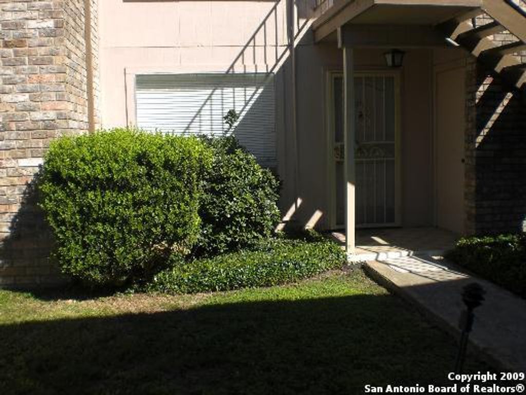 Photo of 9503 Powhatan 201 #201, San Antonio, TX 78230 (MLS # 1859185)