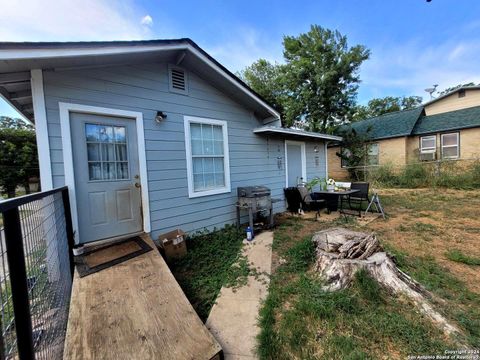 A home in Floresville