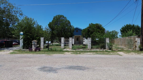 2593 EIDSON RD, EAGLE PASS, TX 78852 - Image 01c902641f36b8063a65a74dbdccf2b4/3016183883