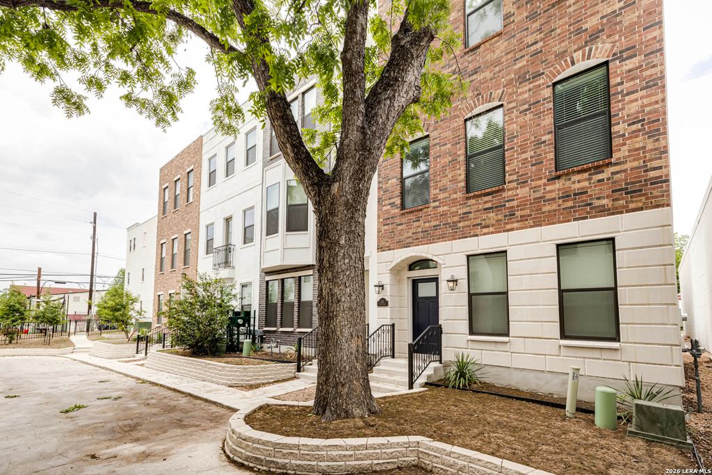 Photo of 144 N CHERRY ST, San Antonio, TX 78202 (MLS # 1959016)