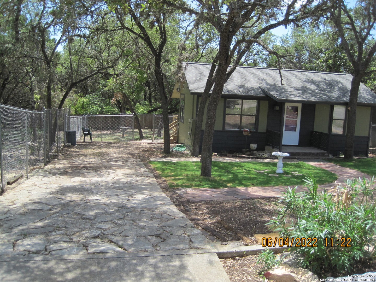 1112 EASTVIEW DR
