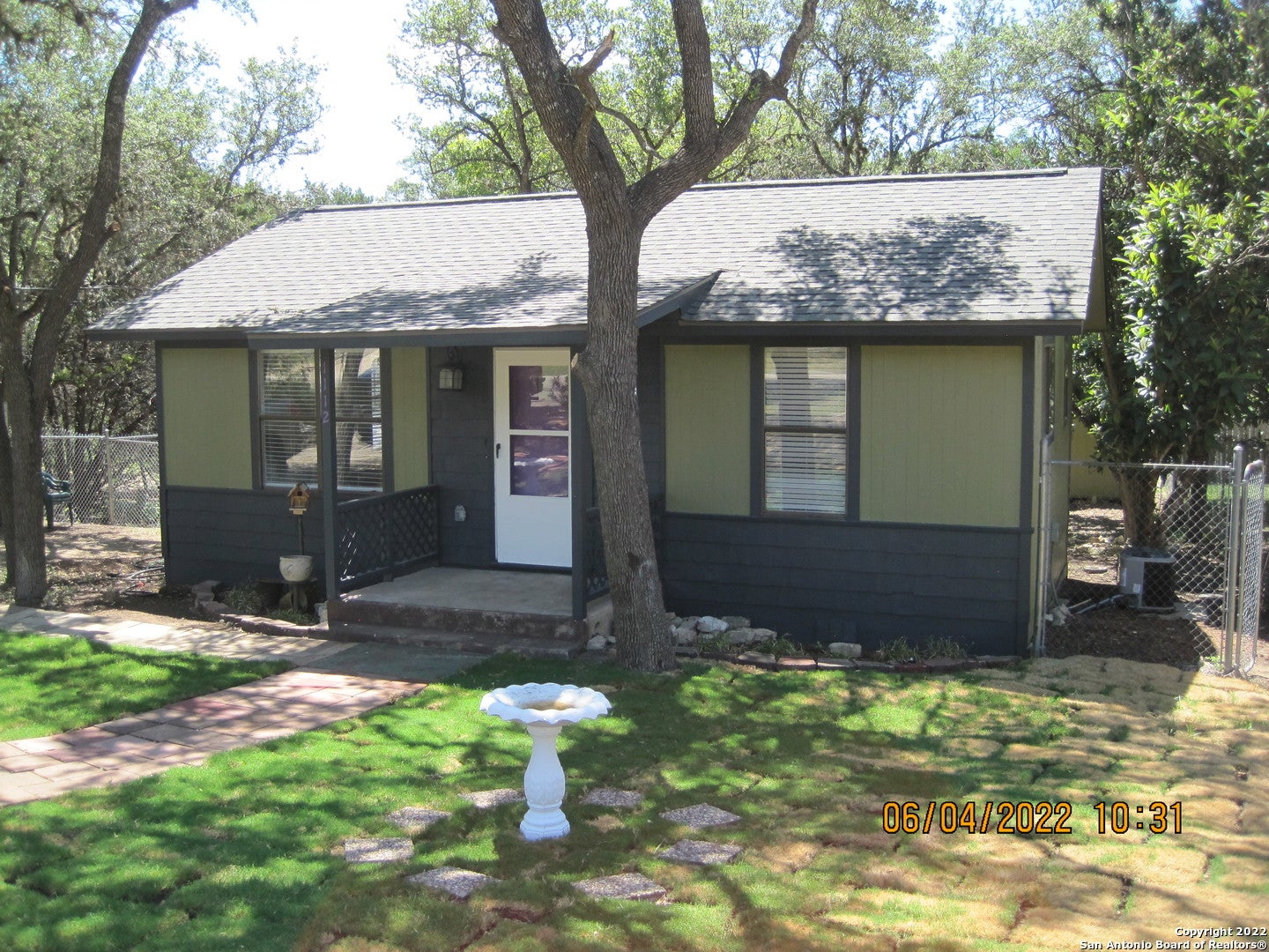 1112 EASTVIEW DR