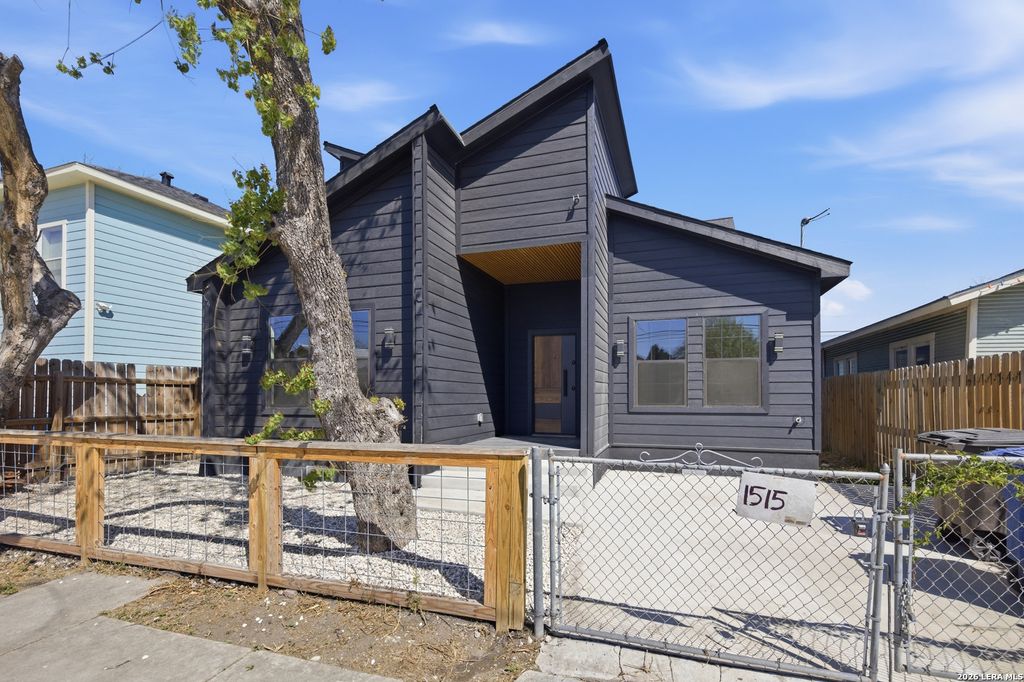 Photo of 1515 Lamar, San Antonio, TX 78202 (MLS # 1951156)