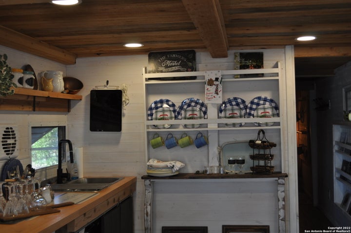 Photo 1 of 33 — 679 FAURIE RD, Lakehills, TX 78063