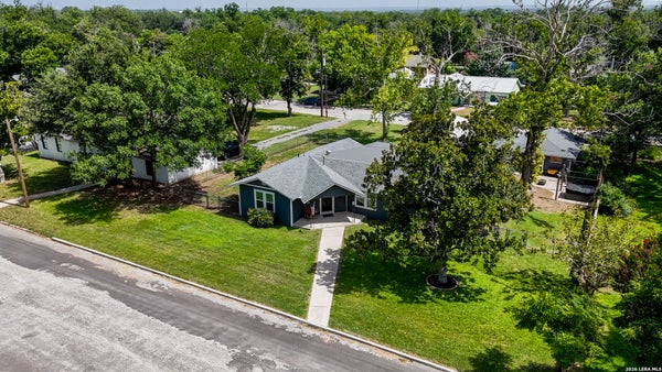 733 E KREZDORN ST, SEGUIN, TX 78155 - Image 01df49c27451f13dec3e9bcb0ca5e8d1/1999503560