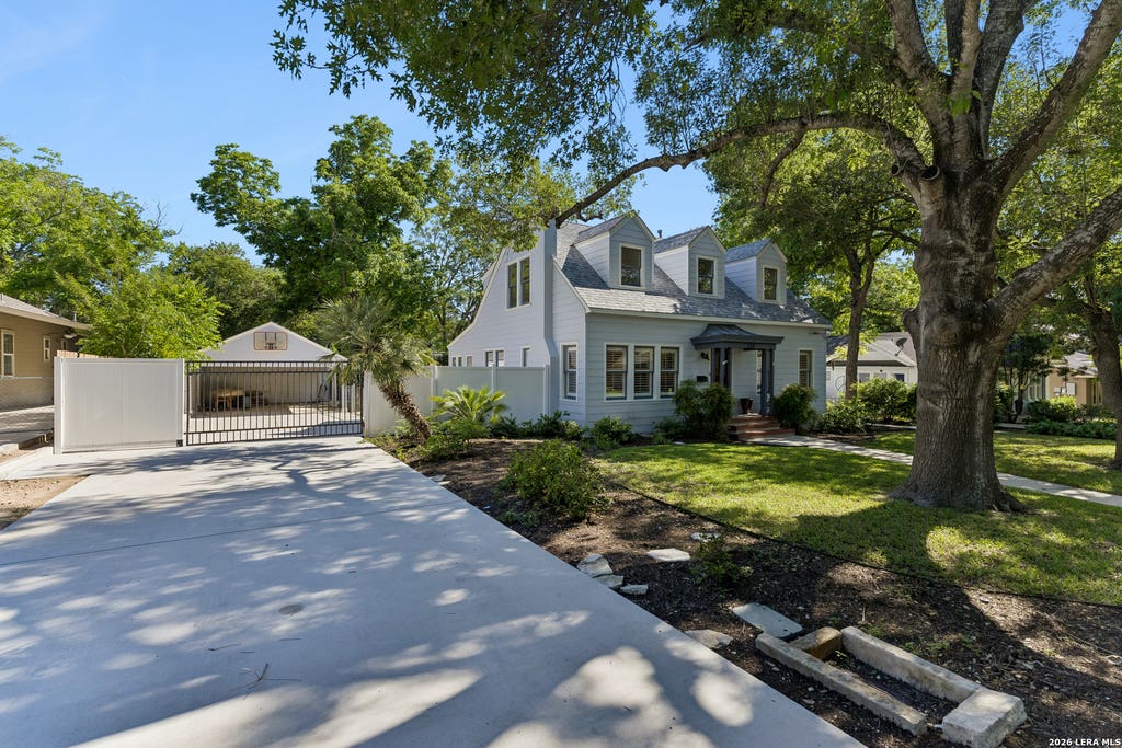 Photo of 120 LAMONT AVE, Alamo Heights, TX 78209 (MLS # 2001035)