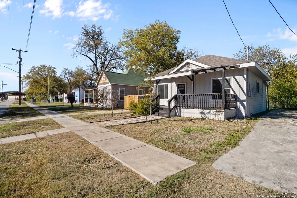 Photo of 131 Chicago, San Antonio, TX 78210 (MLS # 1931839)