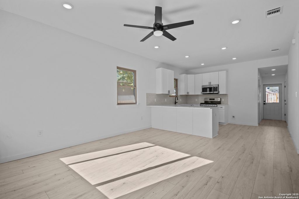 Photo of 131 Chicago, San Antonio, TX 78210 (MLS # 1931839)