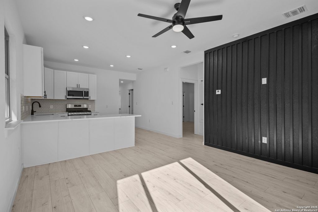 Photo of 131 Chicago, San Antonio, TX 78210 (MLS # 1931839)