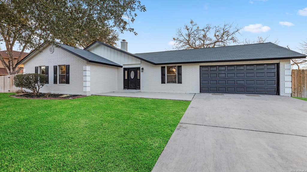 Photo of 300 RIDGE CREST DR, Seguin, TX 78155 (MLS # 2008147)