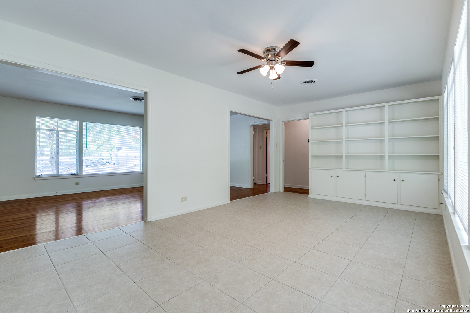 203 Lindell