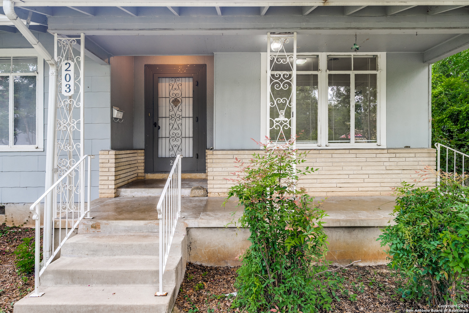 203 Lindell