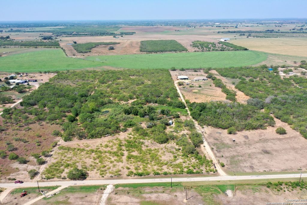 Photo of 788 County Road 154, Pleasanton, TX 78064 (MLS # 1899022)