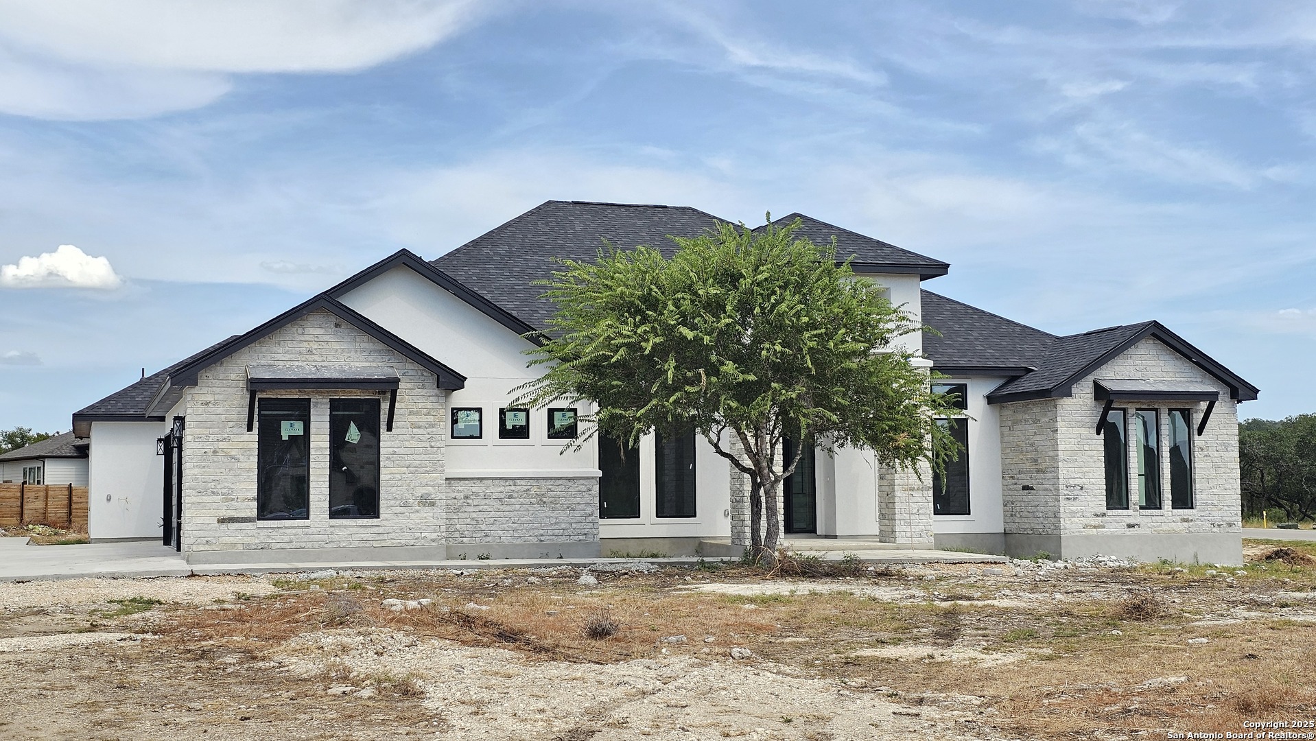 699 James Way