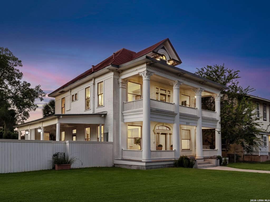 Photo of 321 E Dewey Place, San Antonio, TX 78212 (MLS # 2004433)