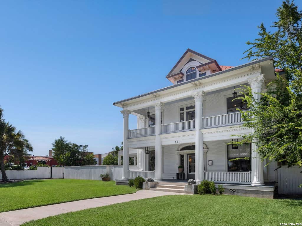 Photo of 321 E Dewey Place, San Antonio, TX 78212 (MLS # 2004433)