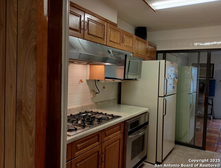 714 Blakeley