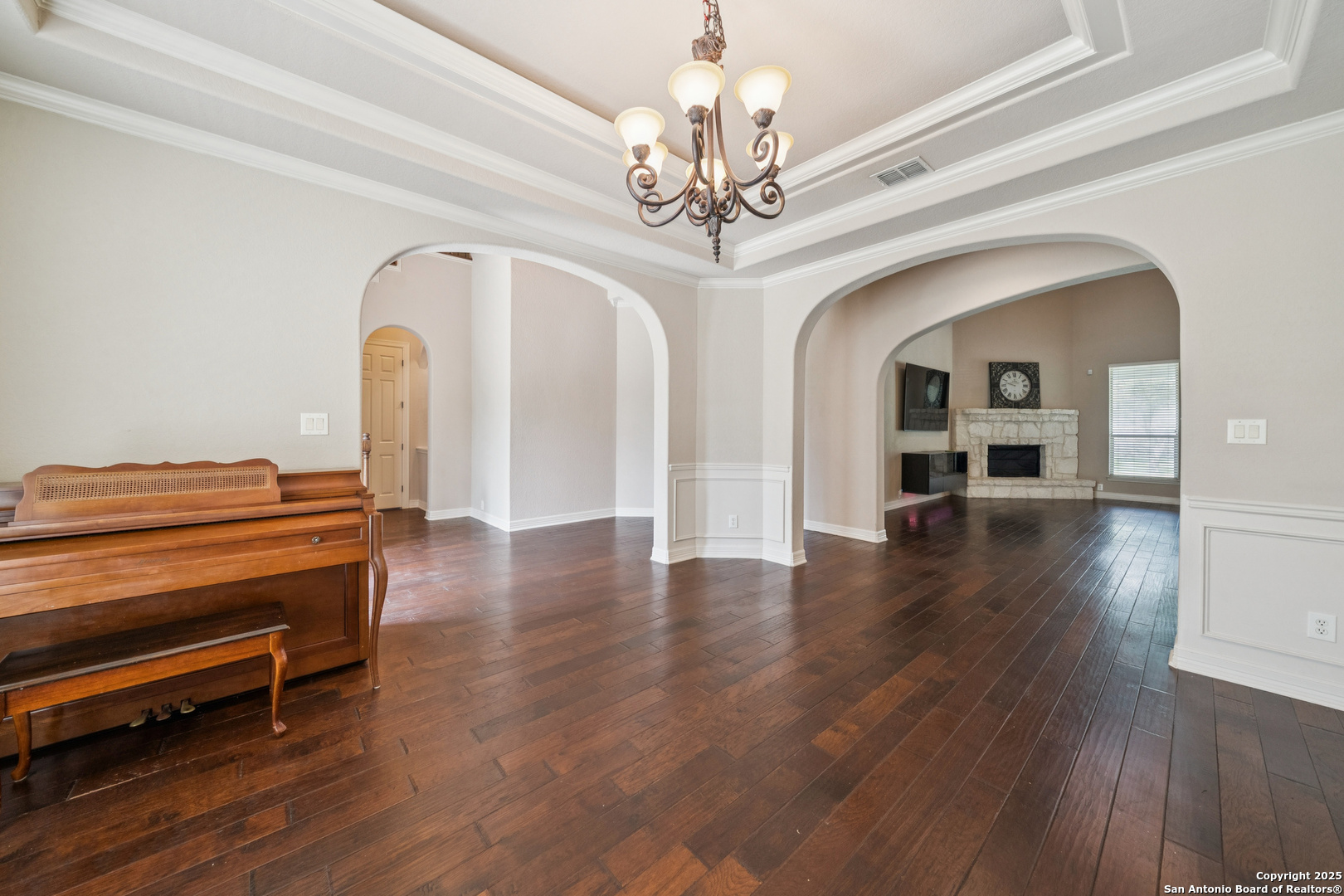 1417 DOVER LANE