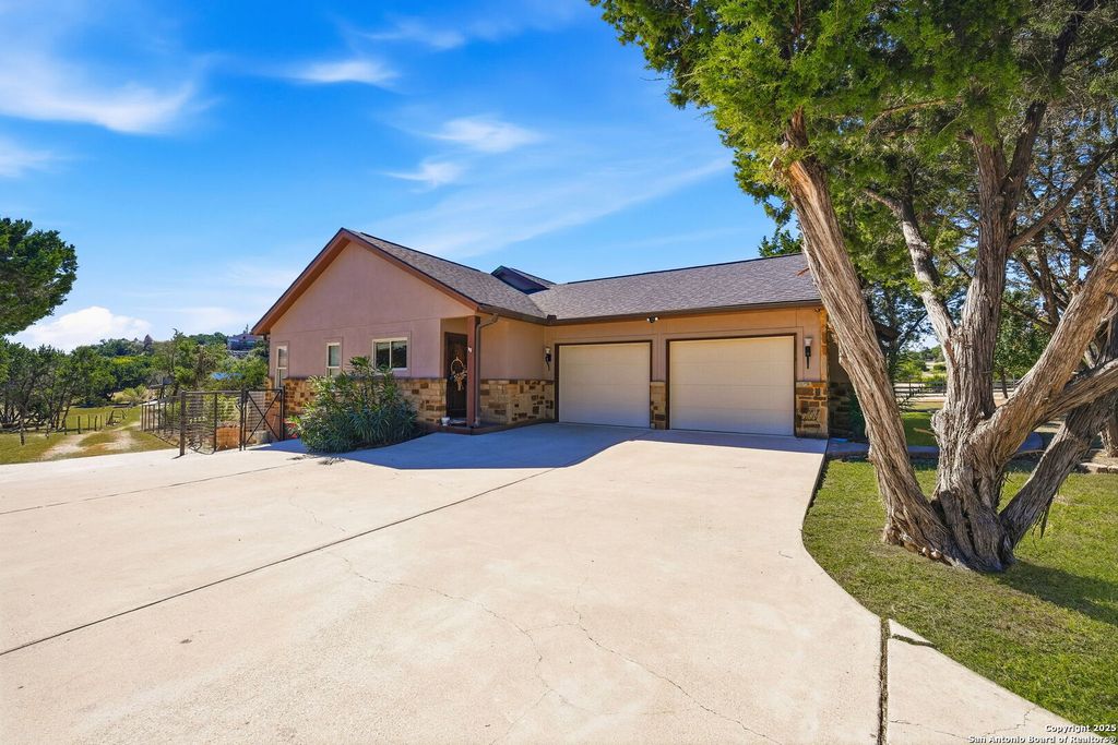 Photo of 6510 Cheyenne, Bulverde, TX 78163 (MLS # 1948623)