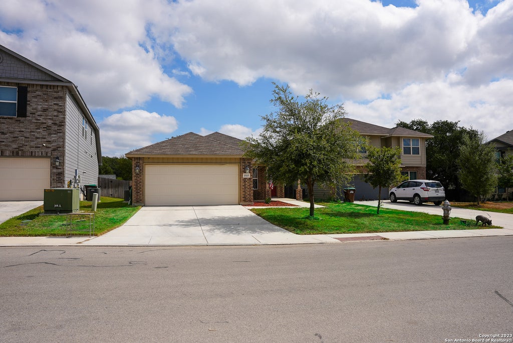 Photo of 15115 DIONE BND, San Antonio, TX 78245 (MLS # 1992319)