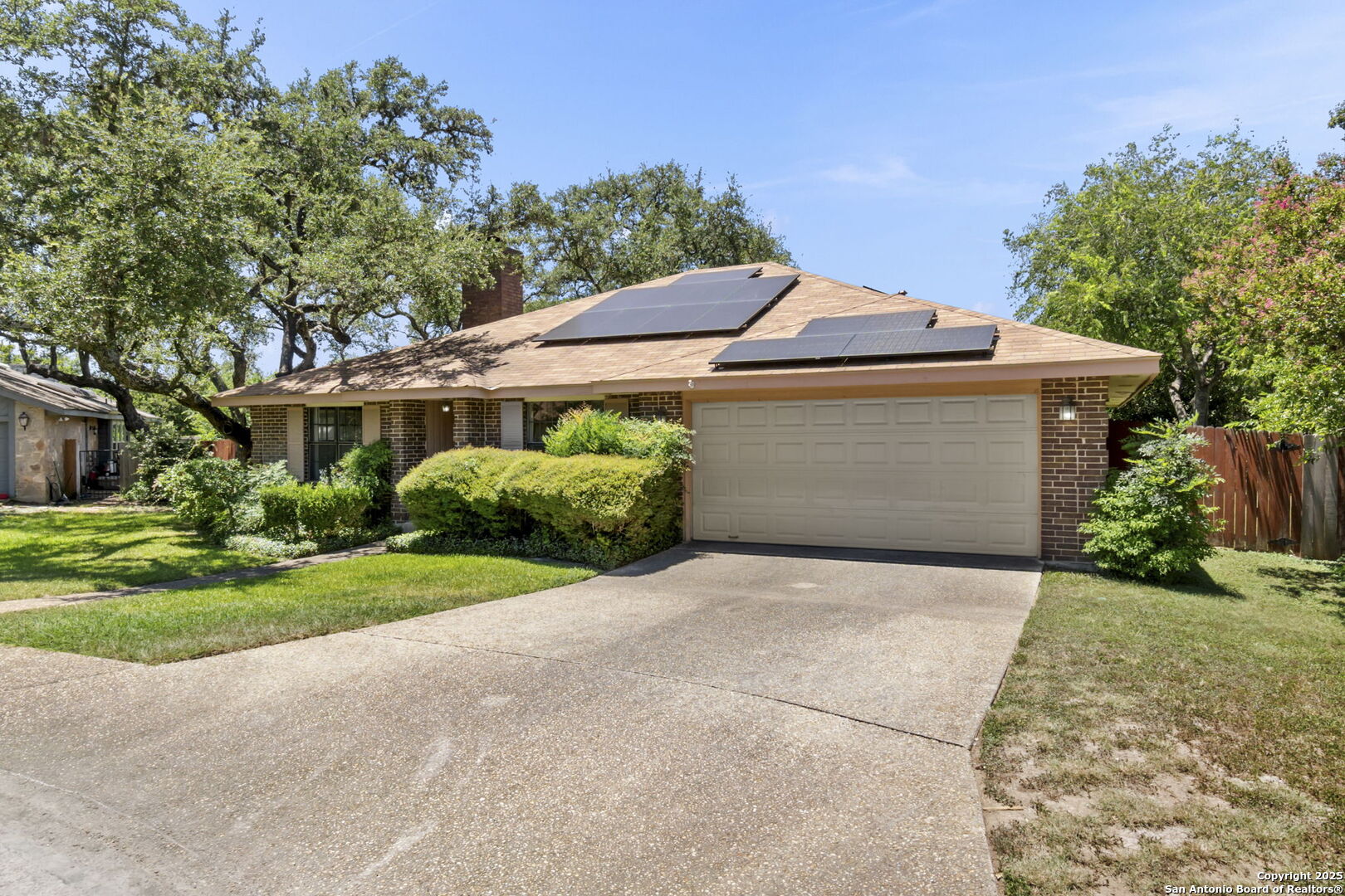 19507 Encino Gap