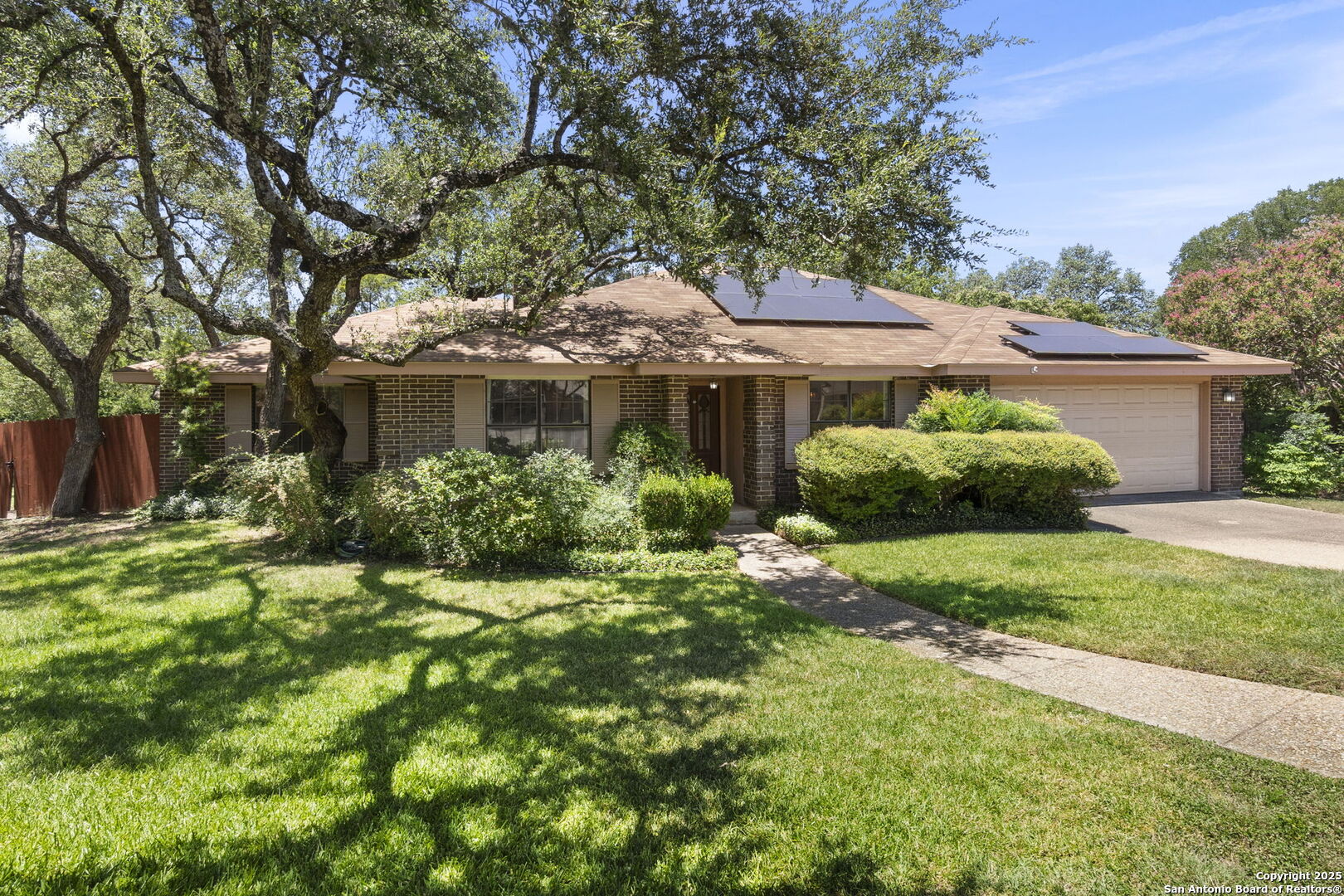 19507 Encino Gap