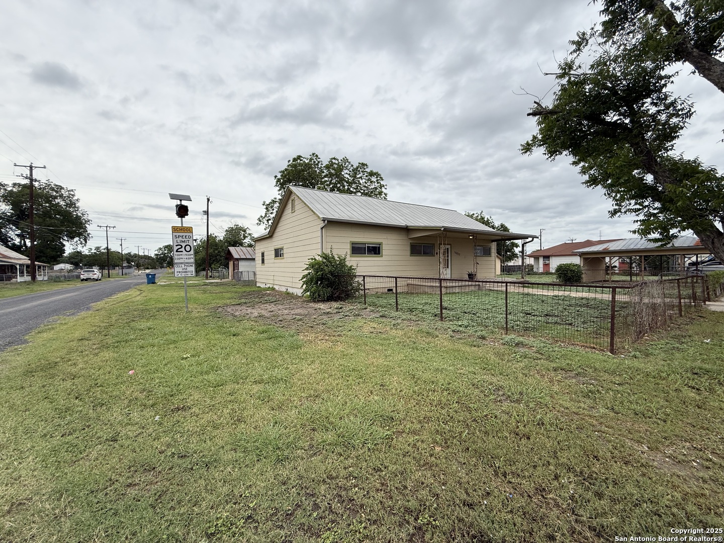 16033 N Front St