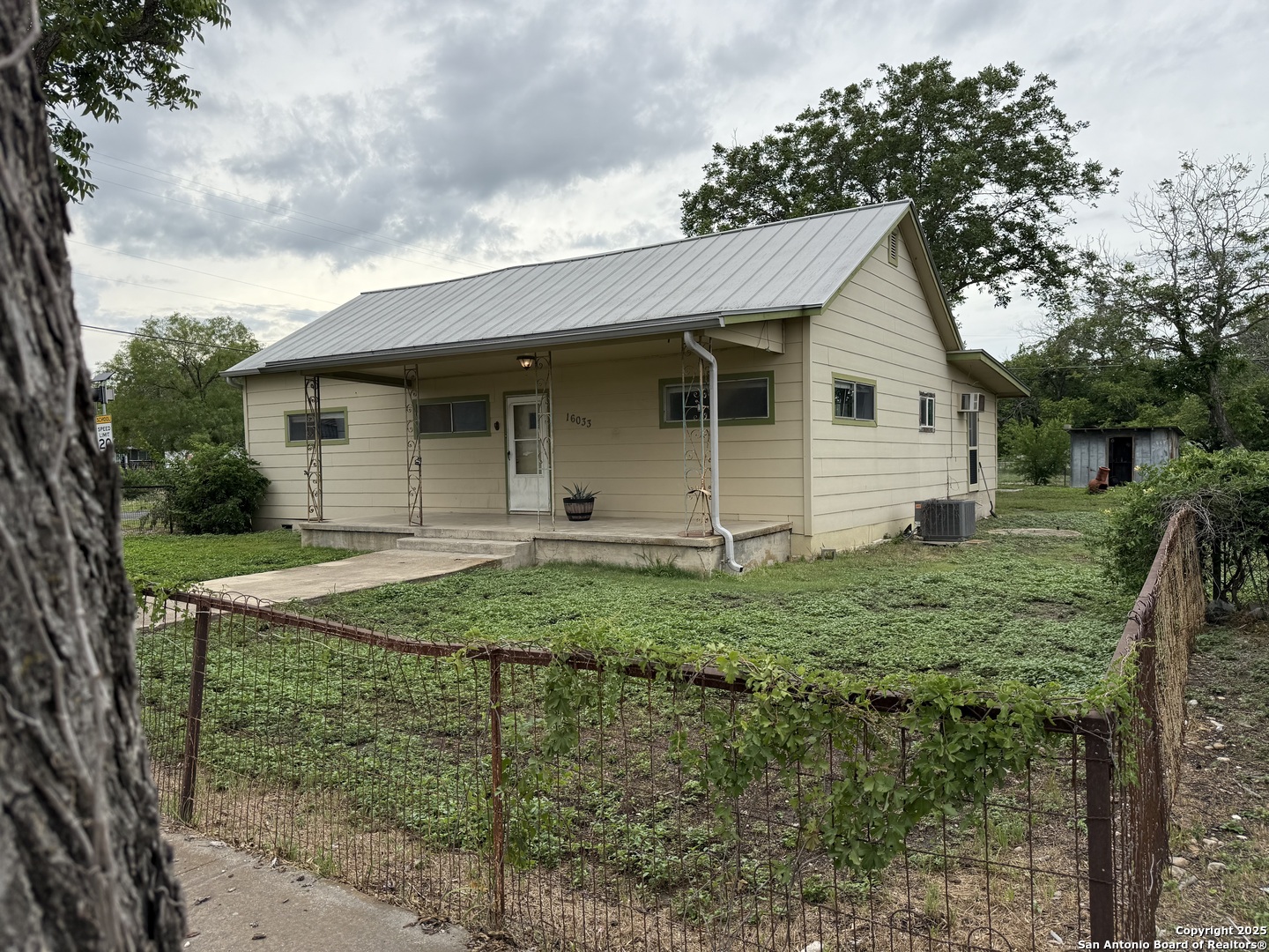 16033 N Front St