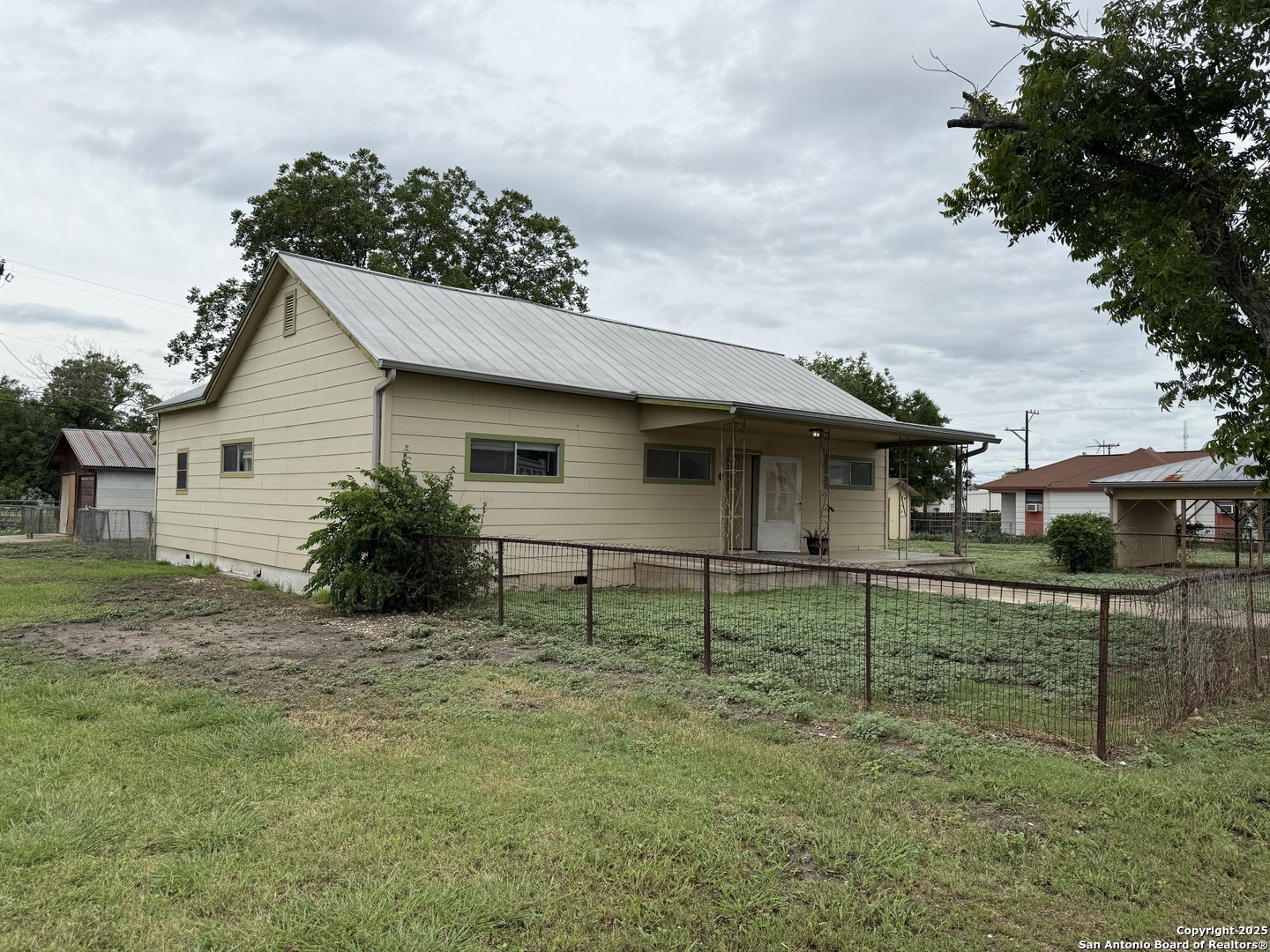 16033 N Front St