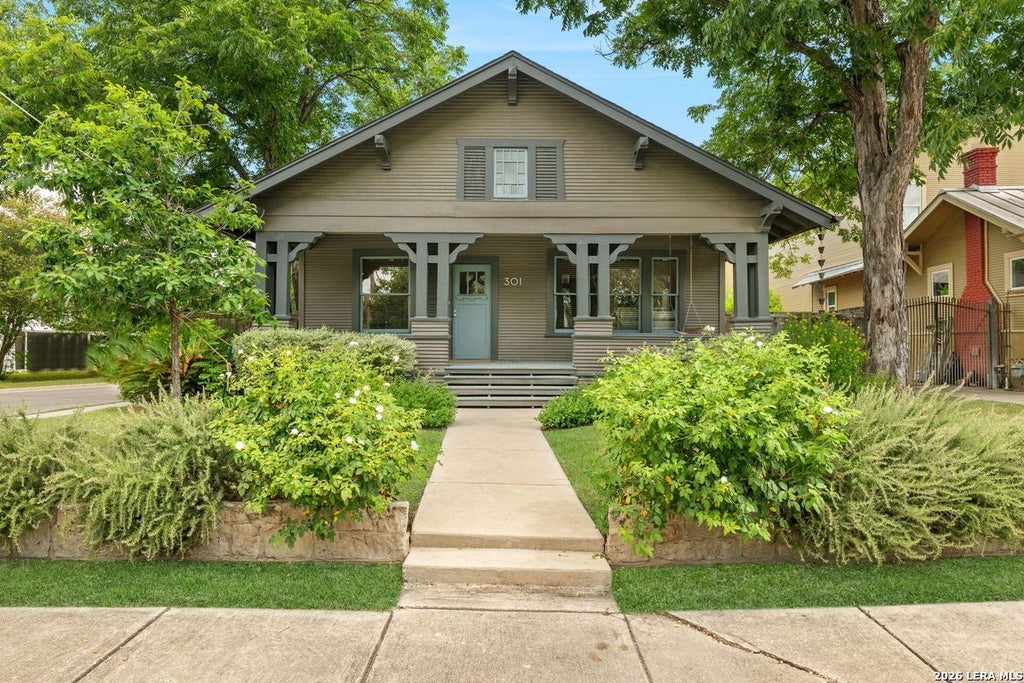Photo of 301 QUEEN ANNE CT, San Antonio, TX 78209 (MLS # 2002744)