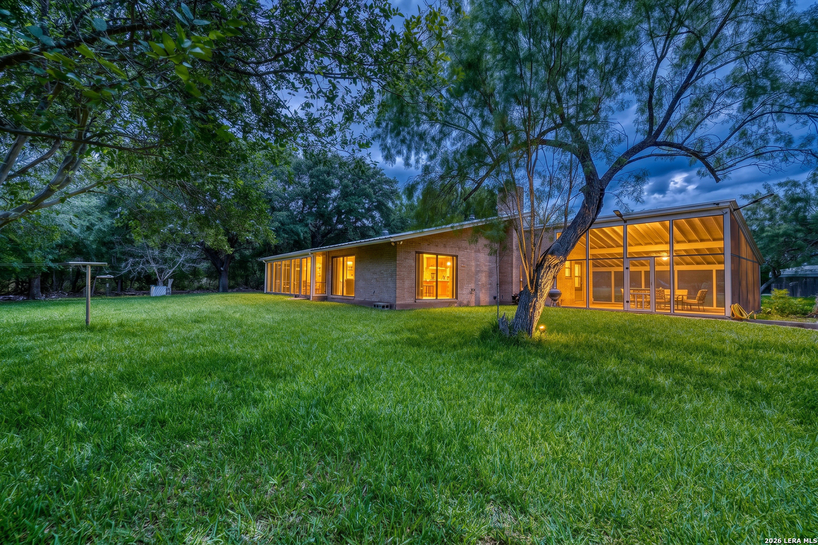 27 E TANGLEWOOD DR