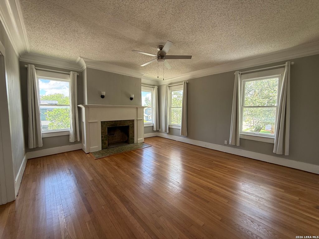 Photo of 1044 W MISTLETOE AVE 4 #4, San Antonio, TX 78201 (MLS # 1991222)